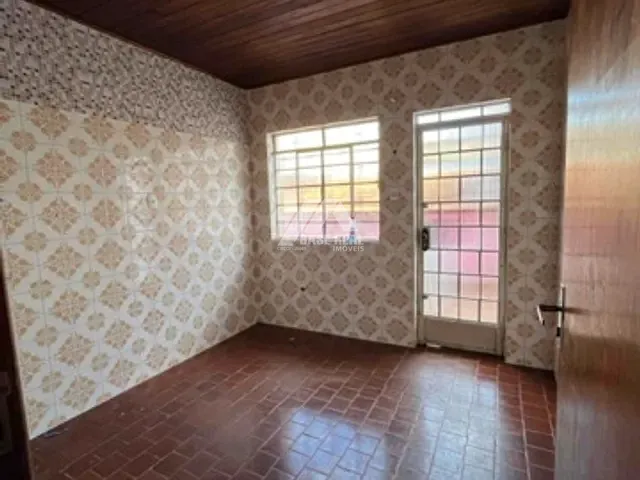 Casa com 360m² 3 quartos e 2 banheiros, à venda, no bairro Uvaranas em Ponta Grossa