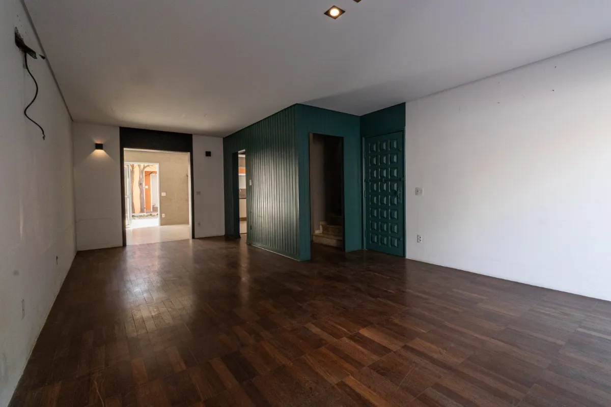 Casa para venda em Moema com 3 quartos, sendo 1 suíte, 190m²
