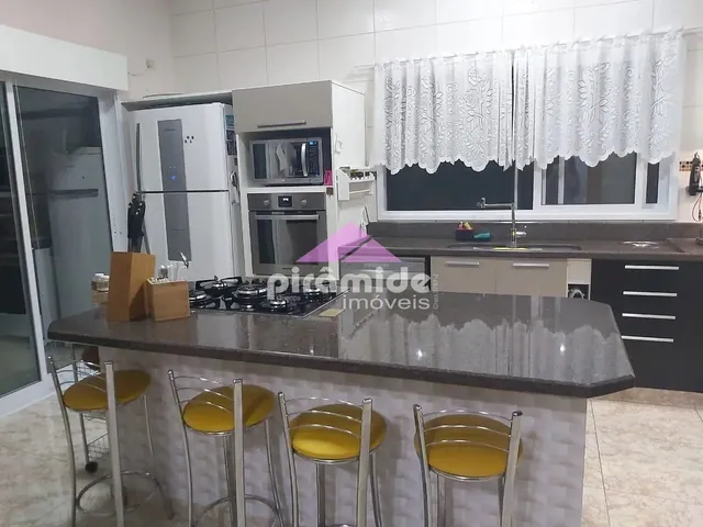 Casa com 1000m² 5 quartos e 5 banheiros, à venda, no bairro Condomínio Residencial Mirante do Vale em Jacareí