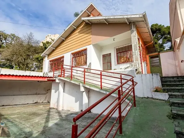 Casa com 388m² 7 quartos e 5 banheiros, para alugar, no bairro São Francisco em Curitiba
