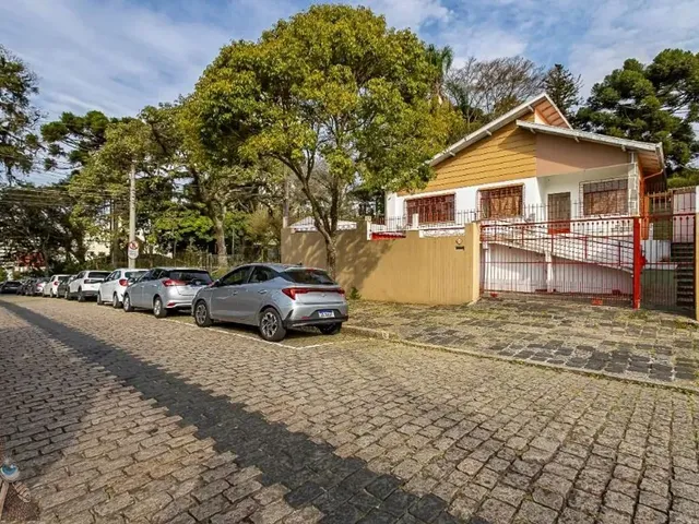 Casa com 388m² 7 quartos e 5 banheiros, para alugar, no bairro São Francisco em Curitiba
