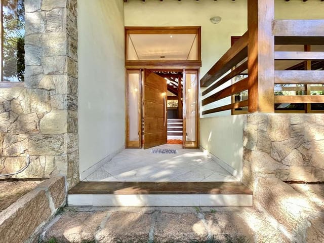 Casa com 1580m² 5 quartos e 5 banheiros, à venda, no bairro Águas da Fazendinha em Carapicuíba