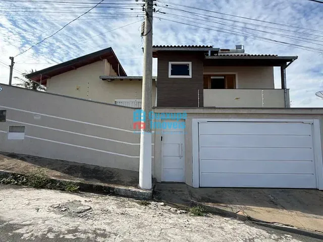 Casa com 250m² 4 quartos e 3 banheiros, à venda, no bairro Vila Toninho Zeitune em Guaxupé