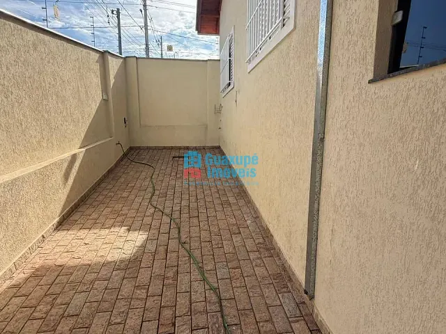 Casa com 250m² 4 quartos e 3 banheiros, à venda, no bairro Vila Toninho Zeitune em Guaxupé