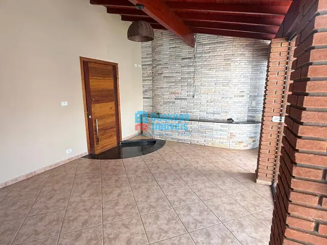 Casa com 250m² 4 quartos e 3 banheiros, à venda, no bairro Vila Toninho Zeitune em Guaxupé