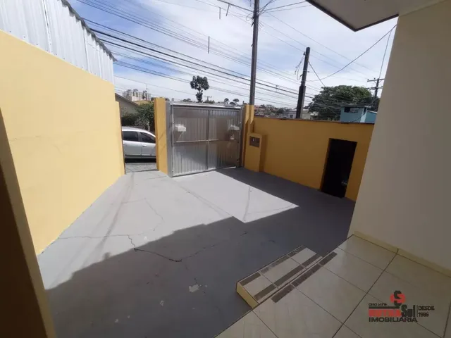 Casa 3 quartos e 1 banheiro, para alugar, no bairro NOVO MUNDO em Curitiba