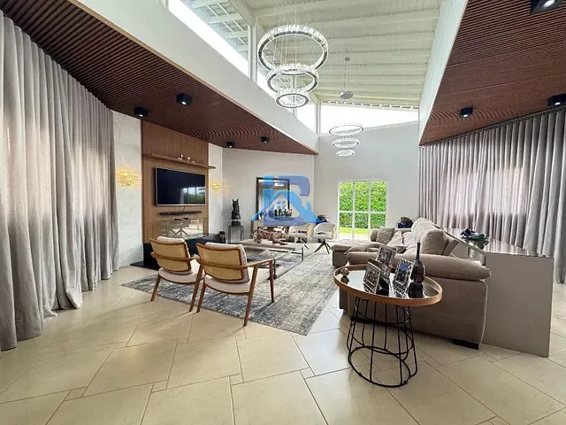 Casa com 1429m² 4 quartos e 6 banheiros, à venda ou para alugar, no bairro Parque das Laranjeiras em Itatiba