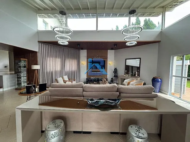 Casa com 1429m² 4 quartos e 6 banheiros, à venda ou para alugar, no bairro Parque das Laranjeiras em Itatiba