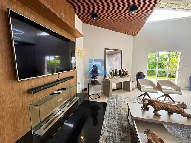 Casa com 1429m² 4 quartos e 6 banheiros, à venda ou para alugar, no bairro Parque das Laranjeiras em Itatiba