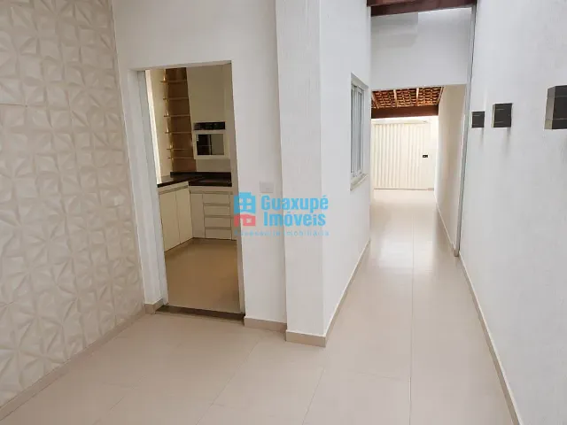 Casa 4 quartos e 4 banheiros, à venda, no bairro Jardim Tres Rosas em Guaxupé