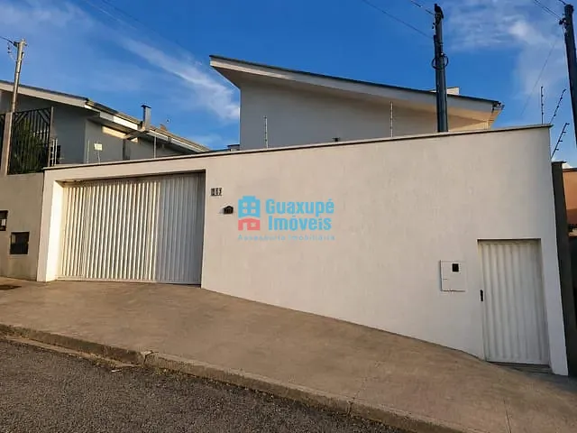 Casa 4 quartos e 4 banheiros, à venda, no bairro Jardim Tres Rosas em Guaxupé