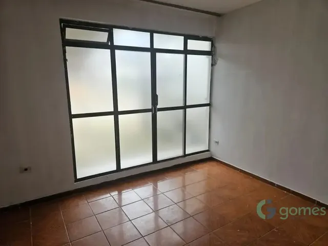 Casa 2 quartos e 1 banheiro, para alugar, no bairro Sítio Cercado em Curitiba