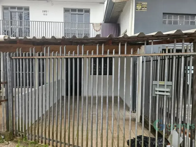 Casa 2 quartos e 1 banheiro, para alugar, no bairro Sítio Cercado em Curitiba