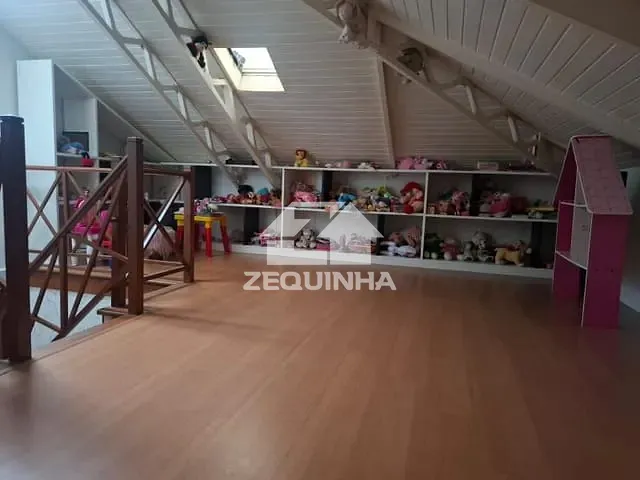 Casa com 322m² 3 quartos e 4 banheiros, à venda, no bairro Jd Maria Tereza em Cotia