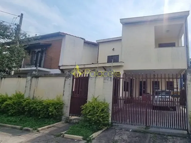 Casa 4 quartos e 2 banheiros, à venda, no bairro São Benedito em Pindamonhangaba