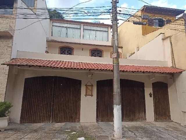 Casa com 250m² 4 quartos e 7 banheiros, à venda, no bairro Jardim Adelina em Cotia