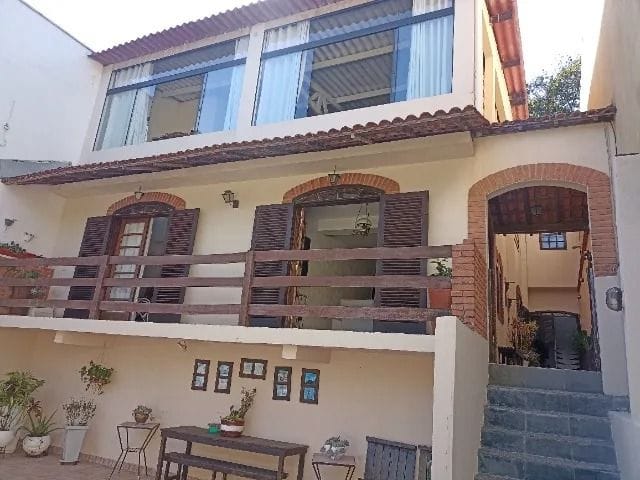 Casa com 250m² 4 quartos e 7 banheiros, à venda, no bairro Jardim Adelina em Cotia