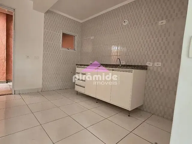 Casa com 75m² 2 quartos e 1 banheiro, para alugar, no bairro Monte Castelo em São José Dos Campos