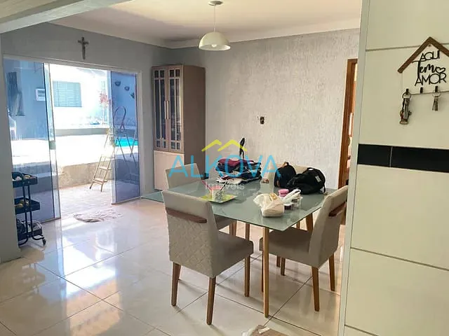 Casa com 250m² 4 quartos e 3 banheiros, à venda, no bairro Monte Castelo em São José dos Campos