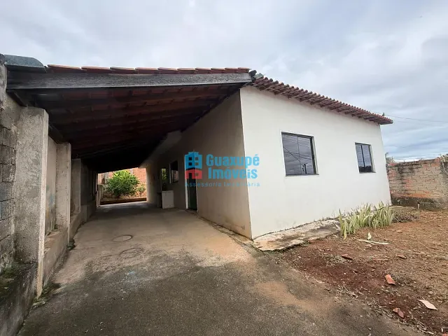 Casa 3 quartos e 2 banheiros, à venda, no bairro Agenor de Lima em Guaxupé