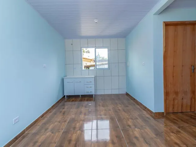 Casa 2 quartos e 1 banheiro, para alugar, no bairro Santa Felicidade em Curitiba