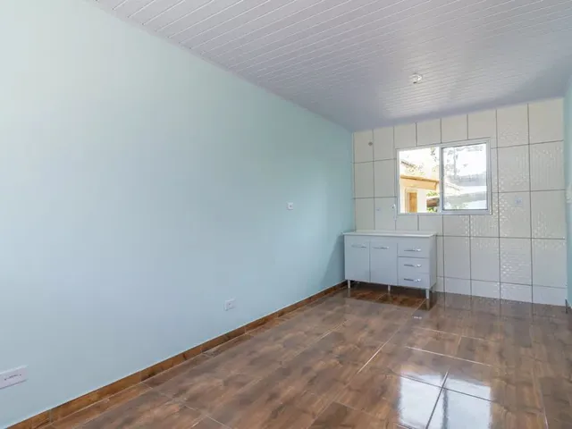 Casa 2 quartos e 1 banheiro, para alugar, no bairro Santa Felicidade em Curitiba