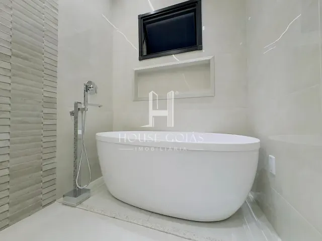 Casa com 312m² 3 quartos e 5 banheiros, à venda, no bairro Jardim Cristal em Aparecida de Goiânia