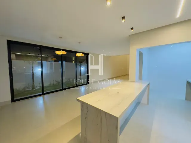 Casa com 312m² 3 quartos e 5 banheiros, à venda, no bairro Jardim Cristal em Aparecida de Goiânia