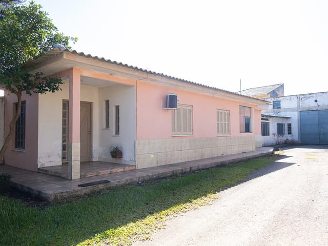 Casa 2 quartos e 2 banheiros, à venda, no bairro Fragata em Pelotas