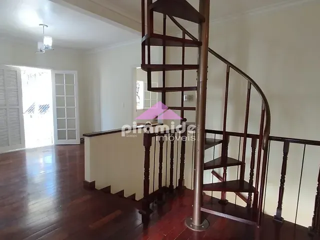 Casa com 350m² 4 quartos e 3 banheiros, à venda, no bairro Villa Branca em Jacareí