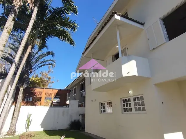 Casa com 350m² 4 quartos e 3 banheiros, à venda, no bairro Villa Branca em Jacareí