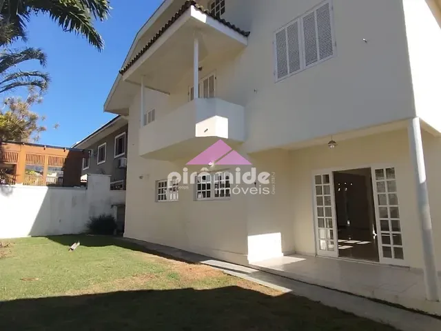 Casa com 350m² 4 quartos e 3 banheiros, à venda, no bairro Villa Branca em Jacareí