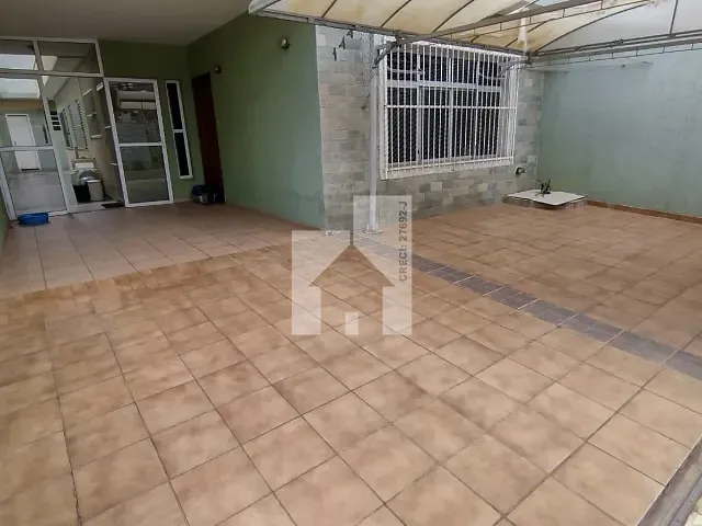 Casa com 200m² 2 quartos e 2 banheiros, à venda, no bairro Vila Helena em Jundiaí