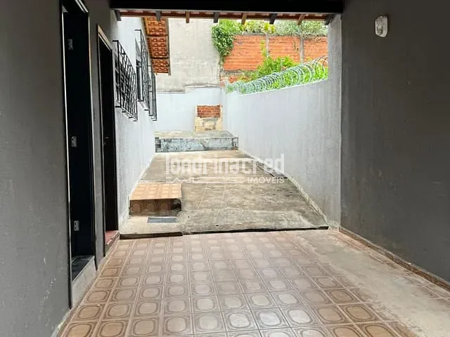 Casa com 250m² 3 quartos e 1 banheiro, à venda, no bairro Jardim Alvorada em Londrina