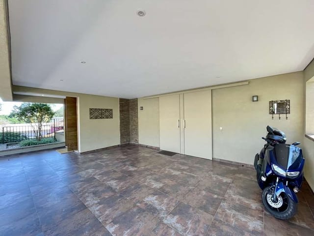 Casa com 645m² 4 quartos e 5 banheiros, à venda, no bairro Chácara Moinho Velho em Carapicuíba