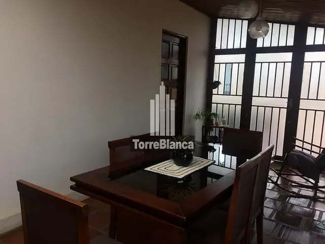 Casa com 464m² 3 quartos e 1 banheiro, à venda, no bairro Uvaranas em Ponta Grossa