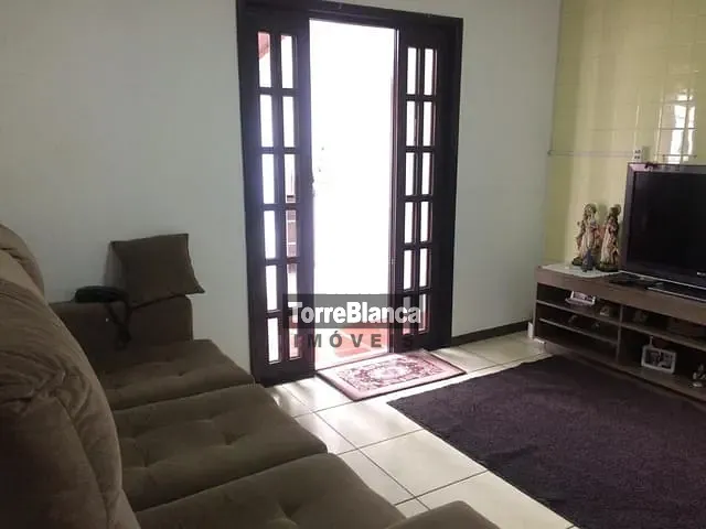 Casa com 464m² 3 quartos e 1 banheiro, à venda, no bairro Uvaranas em Ponta Grossa
