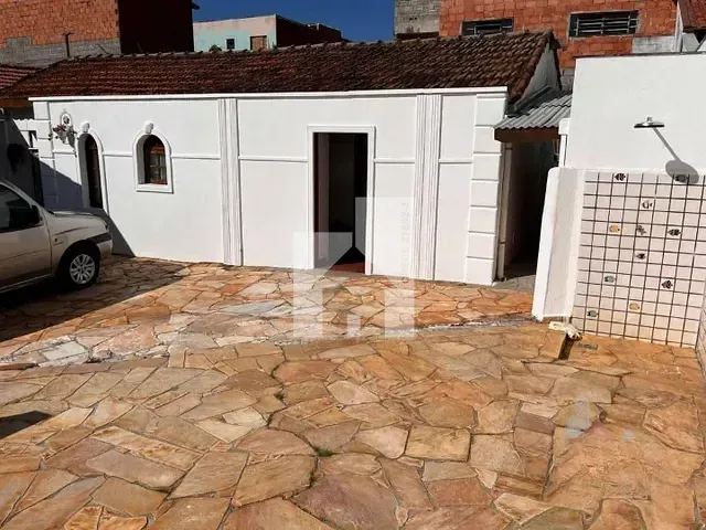 Casa com 600m² 4 quartos e 3 banheiros, à venda, no bairro Jardim Tarumã em Jundiaí