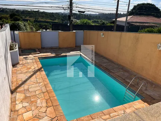 Casa com 600m² 4 quartos e 3 banheiros, à venda, no bairro Jardim Tarumã em Jundiaí