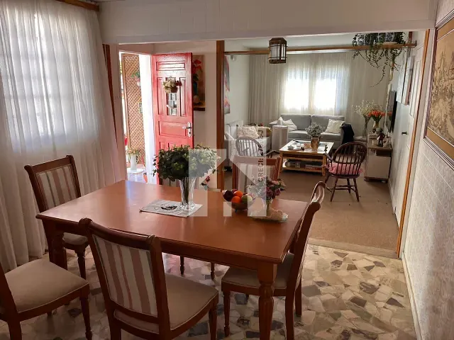 Casa com 600m² 4 quartos e 3 banheiros, à venda, no bairro Jardim Tarumã em Jundiaí