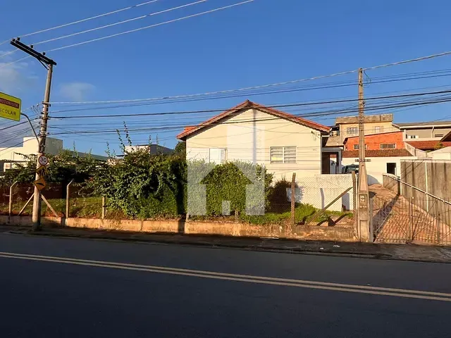 Casa com 600m² 4 quartos e 3 banheiros, à venda, no bairro Jardim Tarumã em Jundiaí