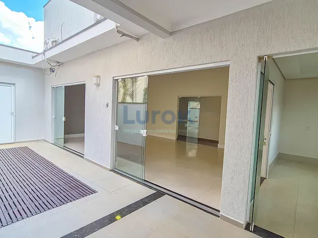 Casa com 300m² 3 quartos e 5 banheiros, para alugar, no bairro Jardim Alto da Colina em Valinhos