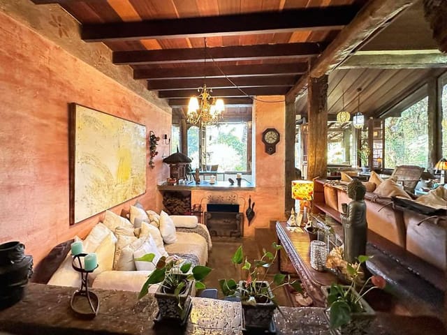 Casa com 1231m² 5 quartos e 4 banheiros, à venda, no bairro Vila Santo Antonio de Carapicuiba em Cotia