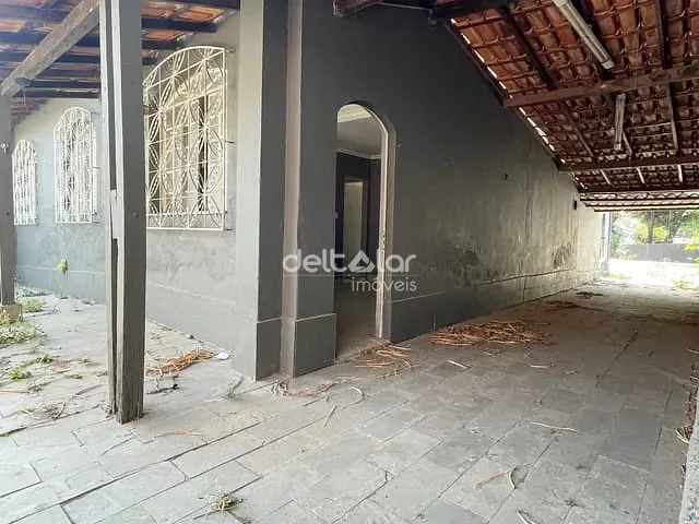 Casa com 600m² 3 quartos e 1 banheiro, à venda, no bairro Santa Branca em Belo Horizonte