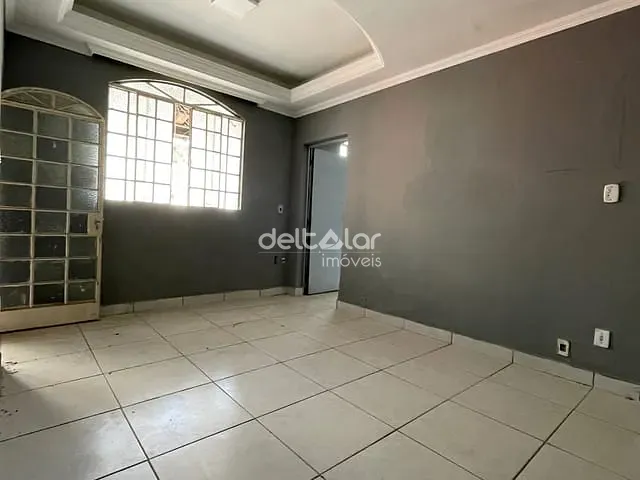 Casa com 600m² 3 quartos e 1 banheiro, à venda, no bairro Santa Branca em Belo Horizonte
