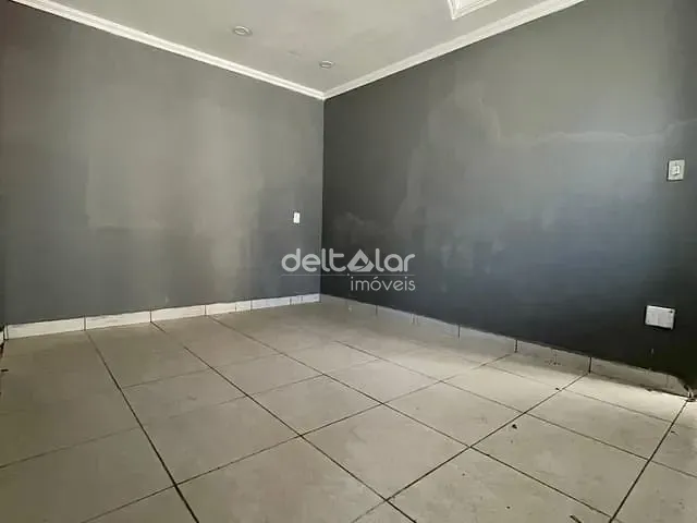 Casa com 600m² 3 quartos e 1 banheiro, à venda, no bairro Santa Branca em Belo Horizonte