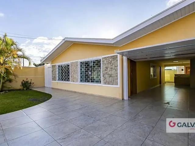 Casa 3 quartos e 2 banheiros, para alugar, no bairro Xaxim em Curitiba