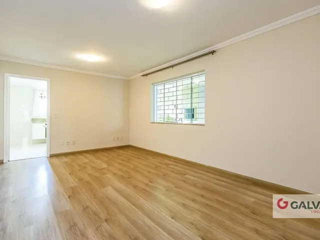 Casa 3 quartos e 2 banheiros, para alugar, no bairro Xaxim em Curitiba