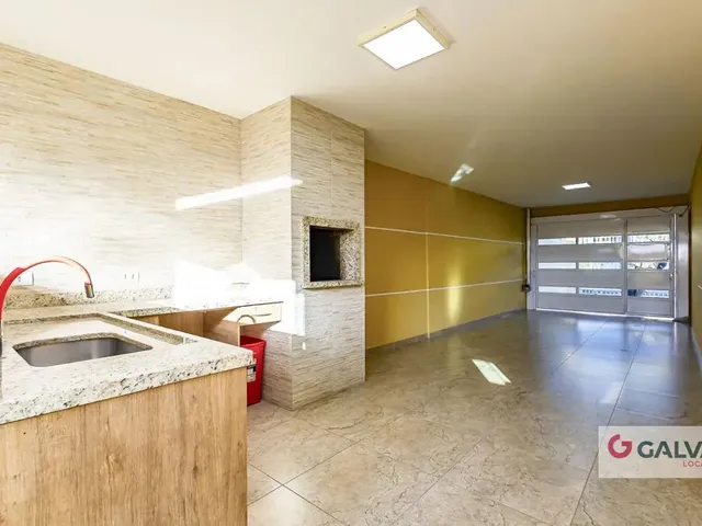 Casa 3 quartos e 2 banheiros, para alugar, no bairro Xaxim em Curitiba