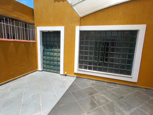 Foto do Casa - LINDA CASA TÉRREA À VENDA DE 125M² COM 2 DORMITÓRIOS E 2 SALAS,VILA LEOPOLDINA EM RUA TRANQUILA.  ÓTIMA OPORTUNIDADE! | Lares e Andares Imóveis